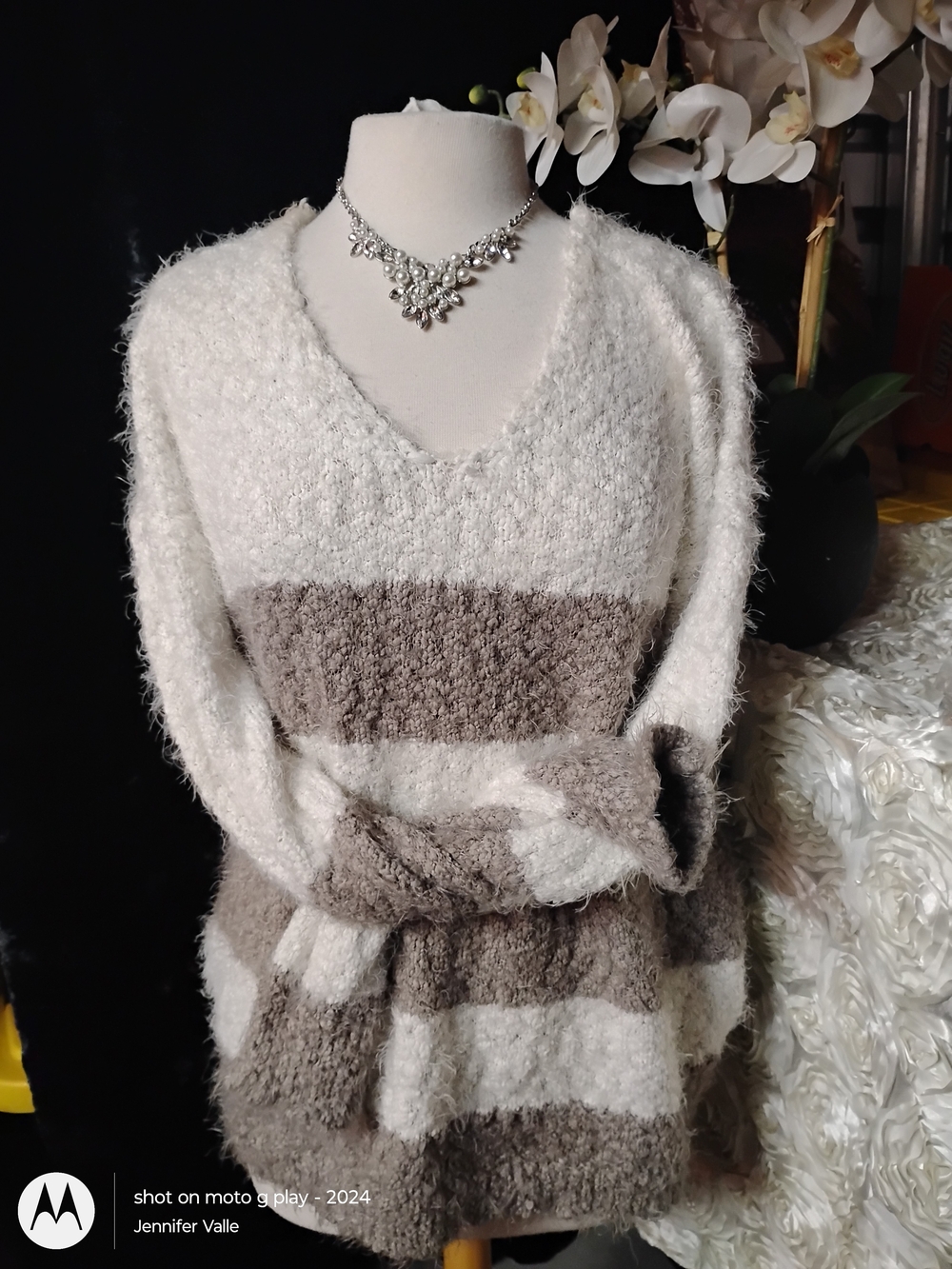 Knox Rose Cream and Brown Fuzzy V-Neck Sweater Xl